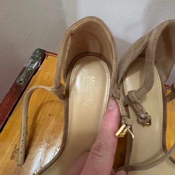 Michael Kors heels 9M, 3 inch heel - Picture 2 of 14